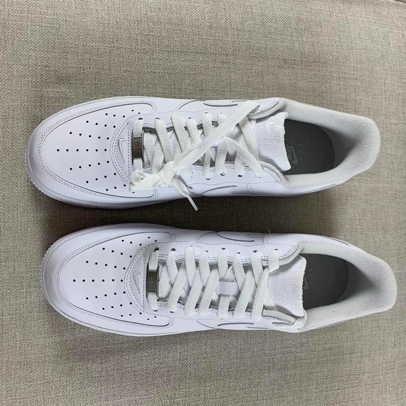 Athletic_Shoes